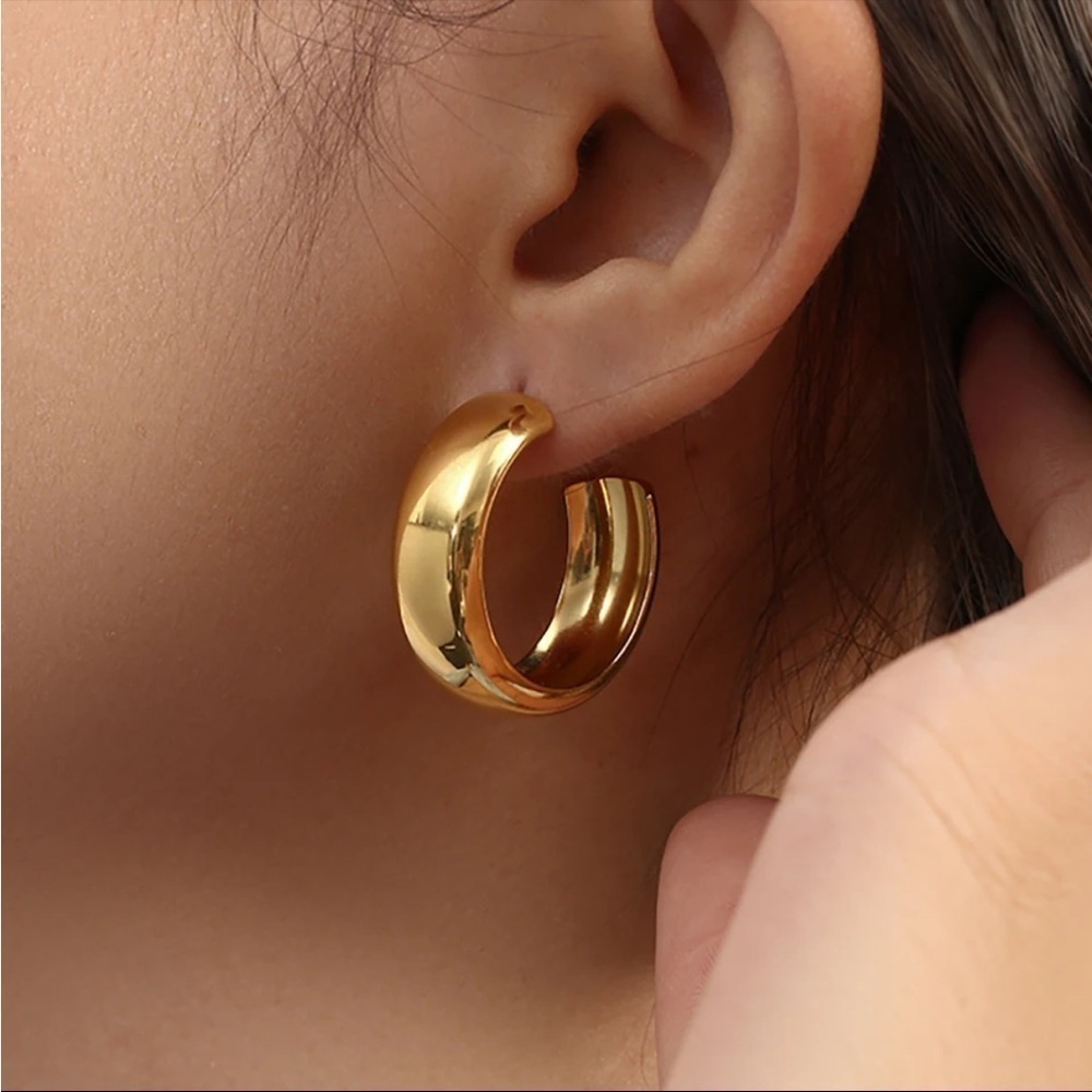 NEW 18K Gold Round Chunky Gold Hoop Earrings